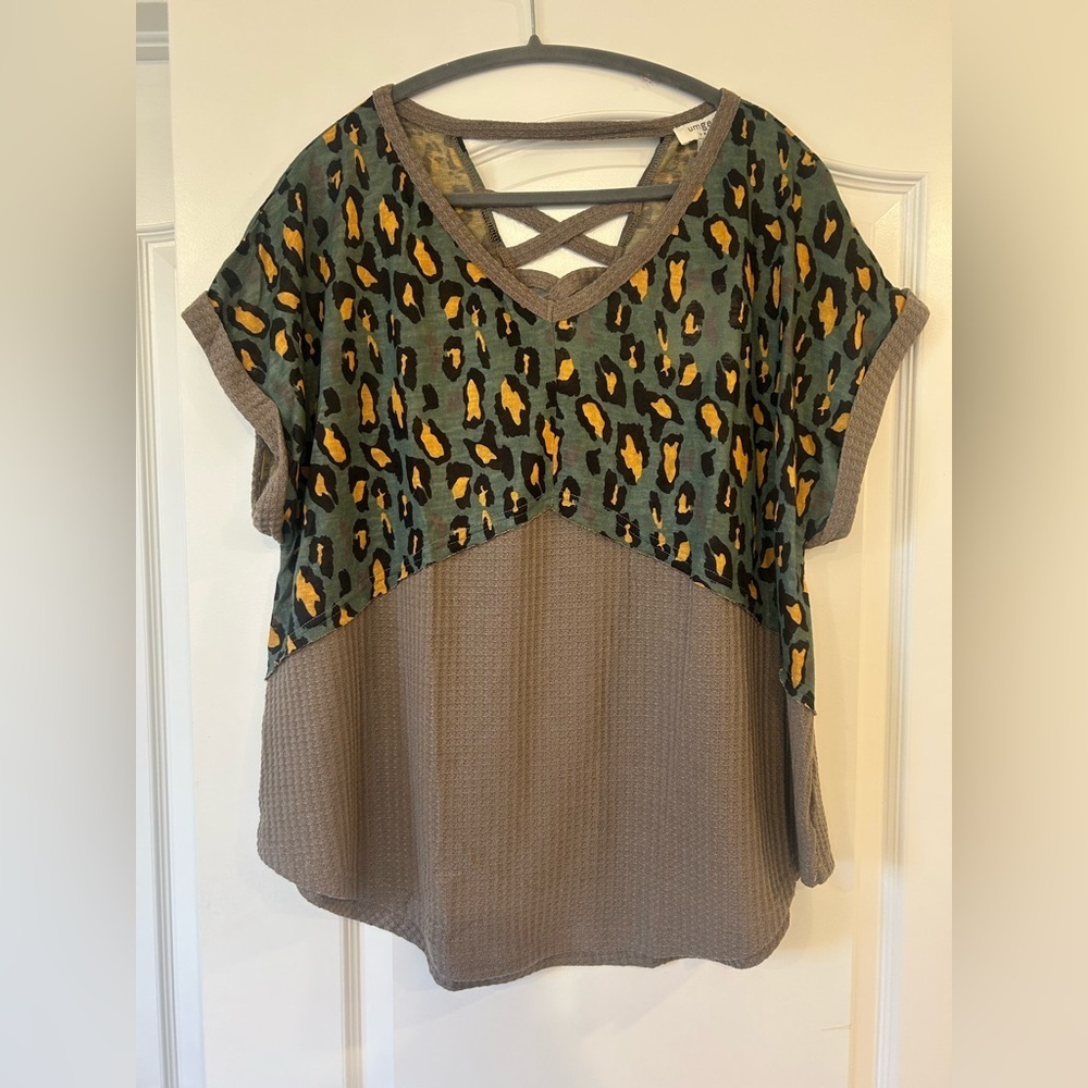 NWT Umgee Waffle Knit Animal Print Top